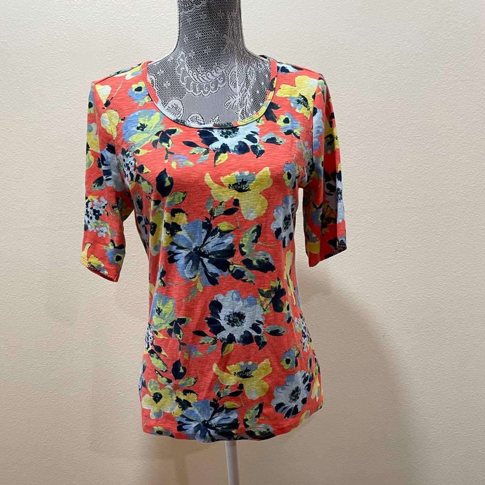 T-shirt. Size M